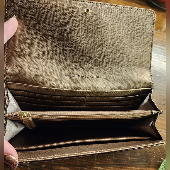 MICHAEL KORS Tri Fold Wallet - Picture 4 of 11